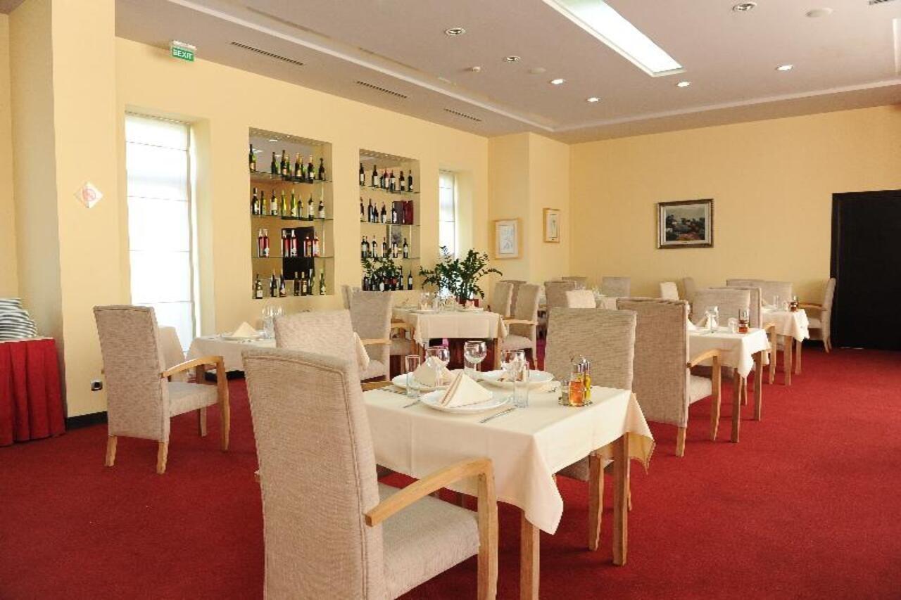 City Hotel Podgorica Esterno foto