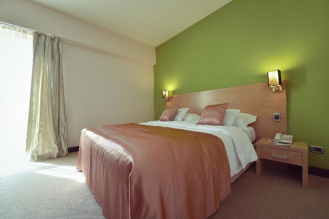 City Hotel Podgorica Esterno foto