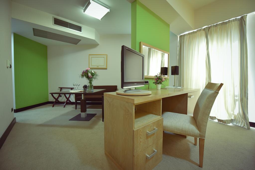 City Hotel Podgorica Esterno foto