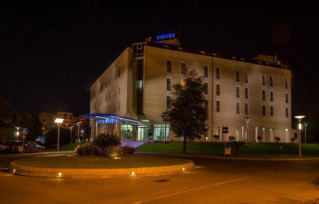 City Hotel Podgorica Esterno foto
